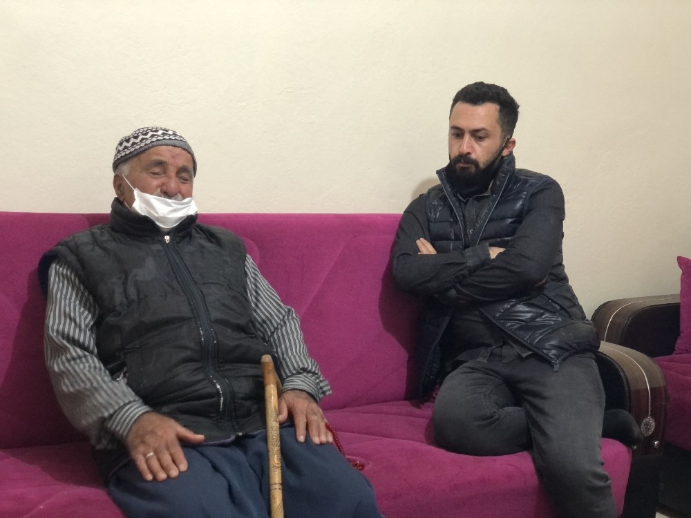 Harabe evde yaşam mücadelesi veren Hasan dedenin yardımına Mervan öğretmen yetişti